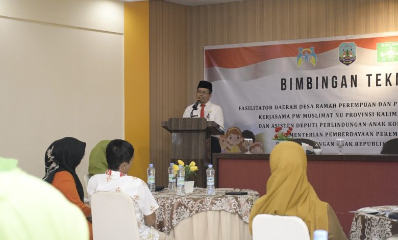 PENGUATAN : Kepala Biro Kesra, H. Muhammad Rosyit menghadiri penguatan kapasitas fasilitator daerah, Selasa (25/6).