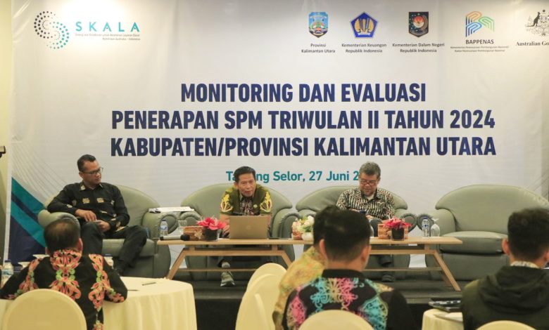 PENGAWALAN SPM : Kepala Biro Pemerintahan dan Otonomi Daerah, Taufik Hidayat memberikan arahan terkait pelaksanaan monitoring dan evaluasi pelaksanaan SPM, Kamis (27/6).