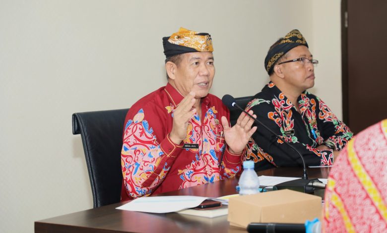 SOSEK MALINDO : Sekretaris BPPD Kaltara, H. Abdul Jalil S, S.Sos, M.AP memimpin rapat Kelompok KK3 bidang Keamanan dan Pengelolaan Perbatasan di Ruang Rapat Lantai 3 Eks Kantor Gubernur, Kamis (27/6).